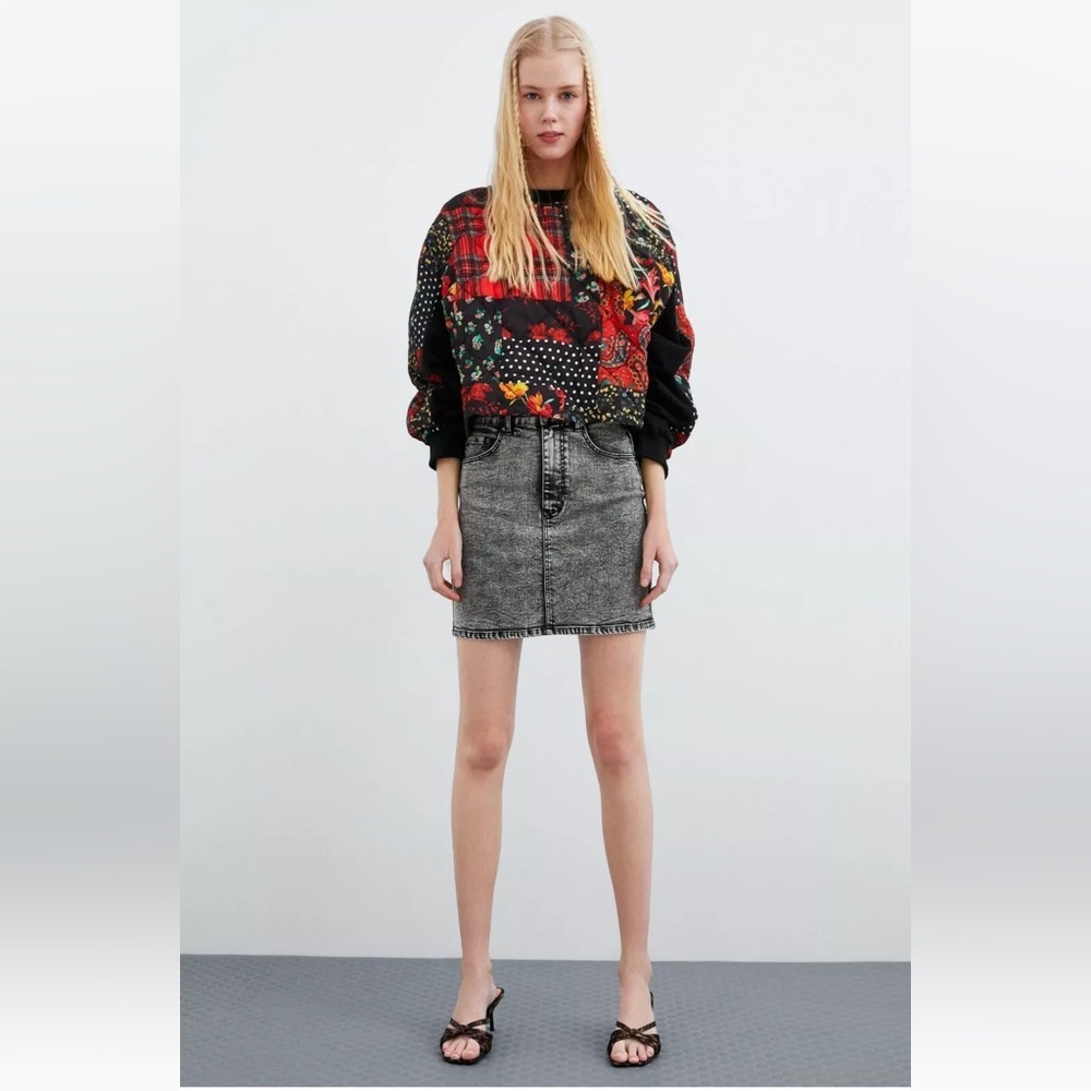 (N3) ZARA Cropped sweatshirt with patches size M - Picture 4 of 13